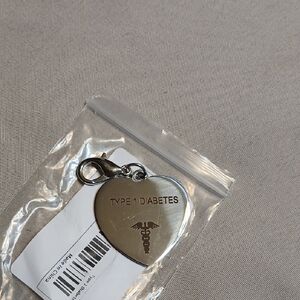 🎀any 2 For $8🎀 Silver Heart Keychain with Diabetes Engraving